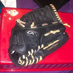 softball glove in great condition